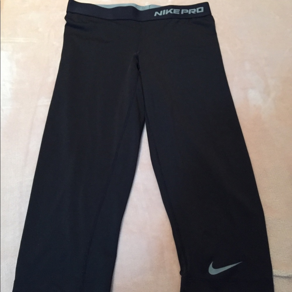 Nike cropped compression tights